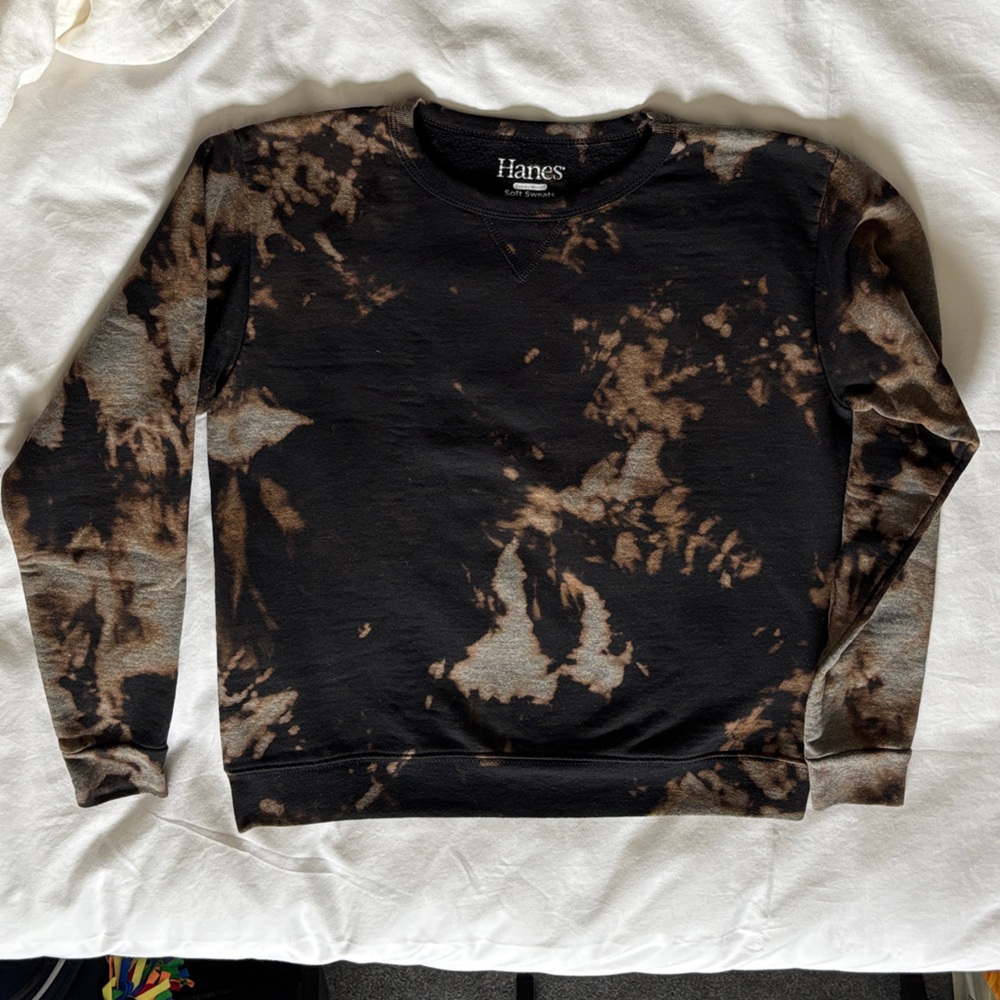 Tie-Dye Tee Long Sleeve sweatshirt Hanes true Black and Brown Tie-Dye.
